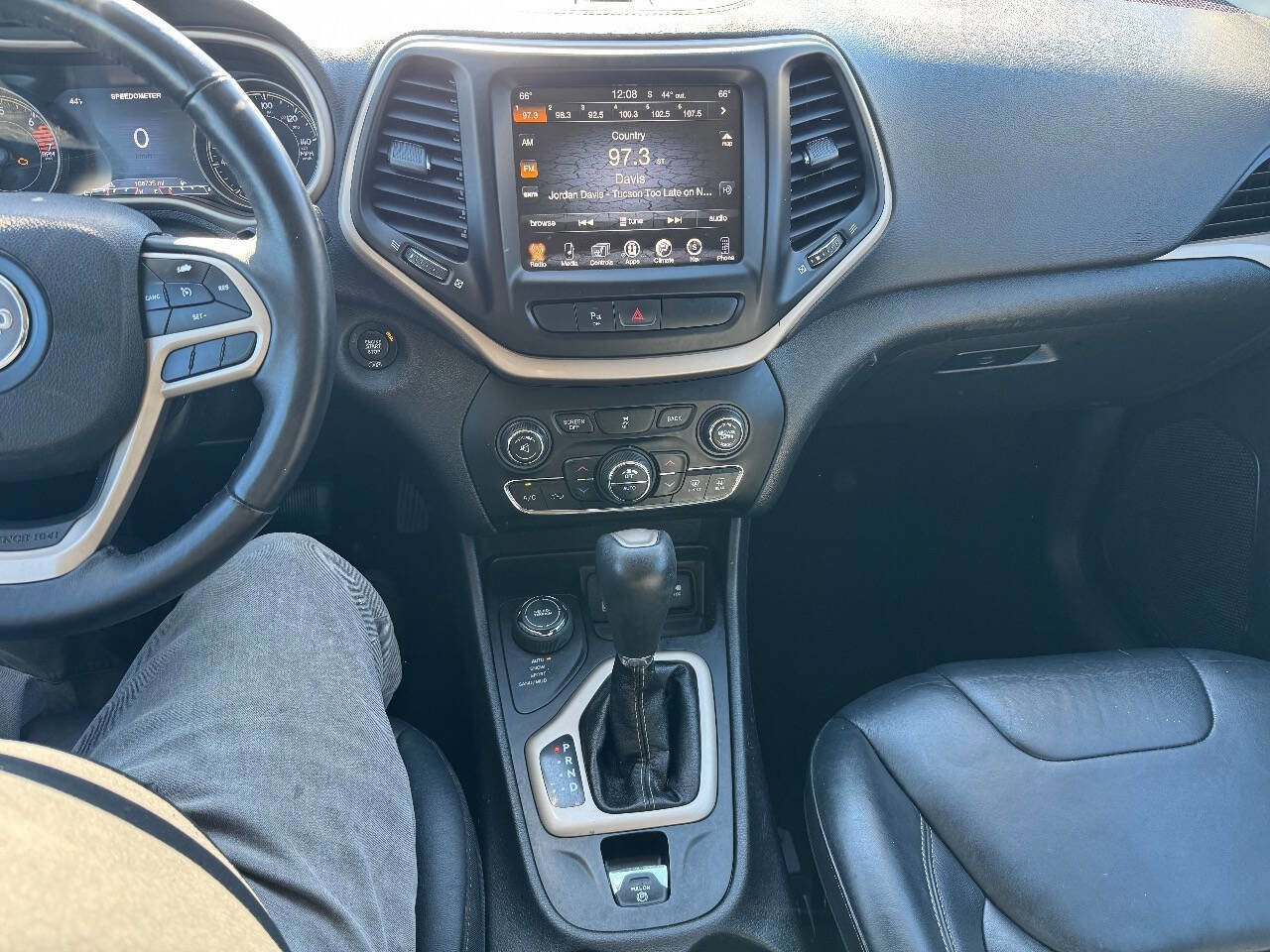 Used 2017 Jeep Cherokee Limited image 15