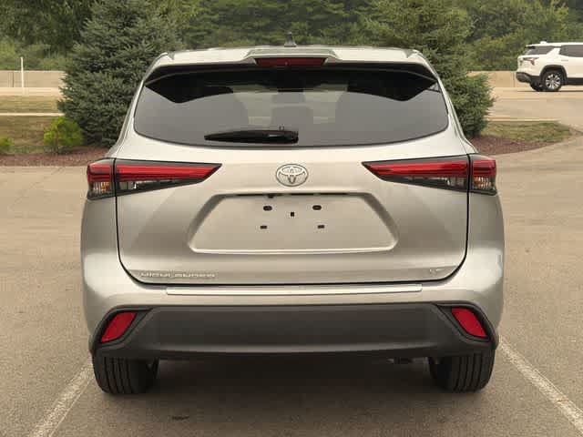 Used 2023 Toyota Highlander LE w/ Protection Package #3 (TMS) FWD image 4