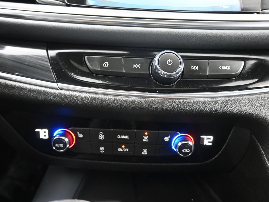 Used 2018 Buick Enclave Essence AWD/4WD image 21