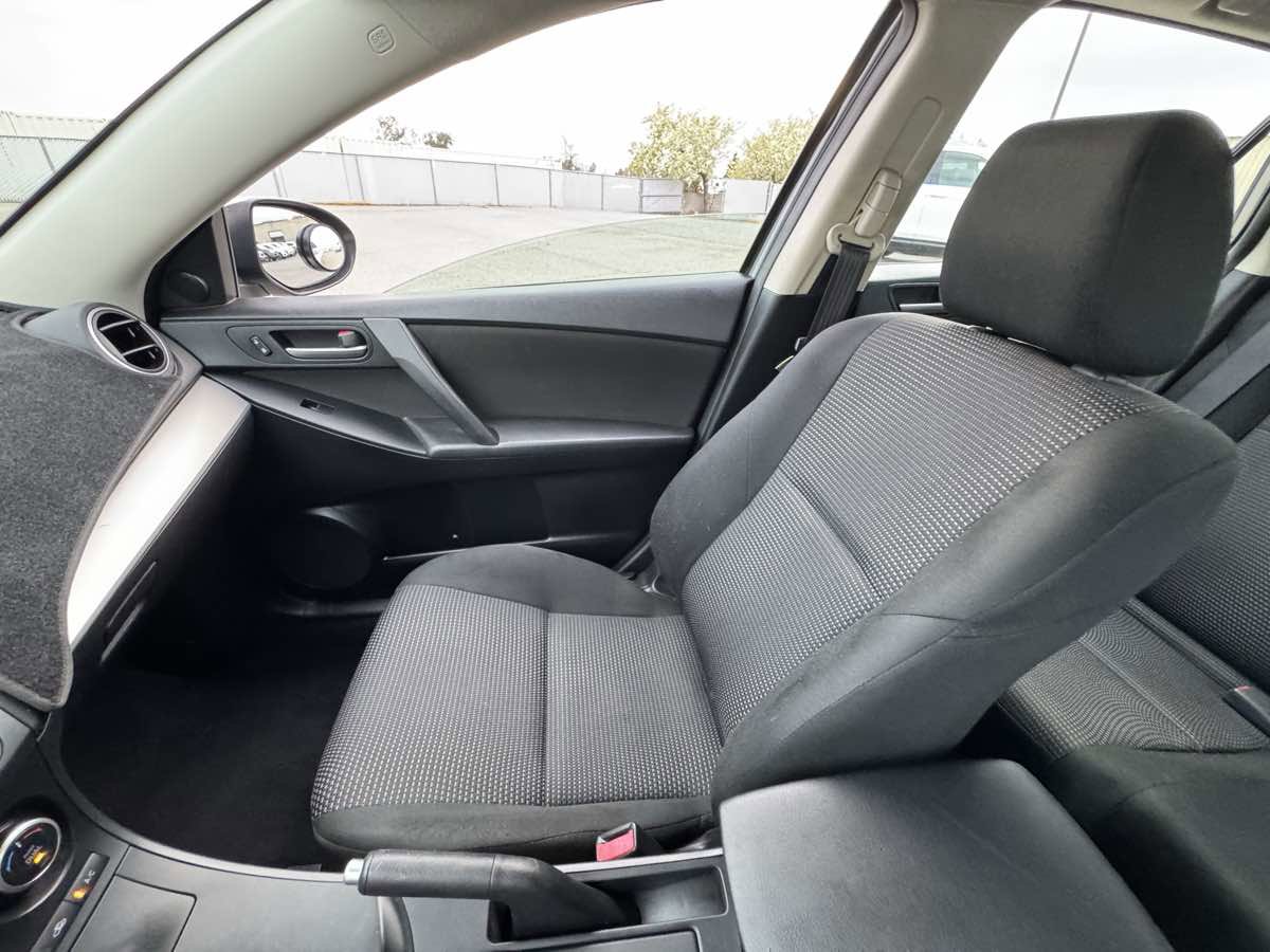 Used 2013 MAZDA MAZDA3 i Touring image 31