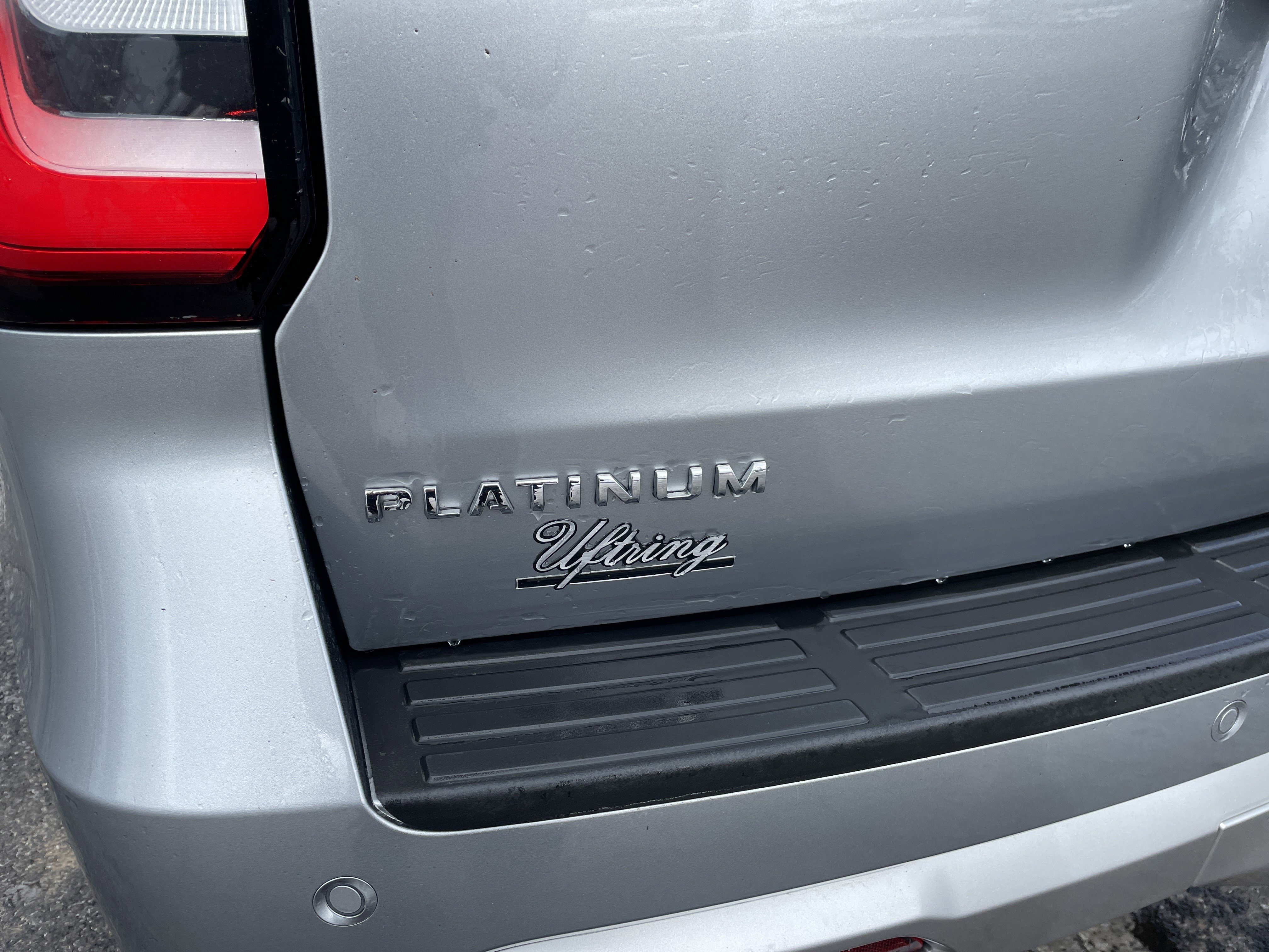 Used 2024 Ford Expedition Platinum image 4