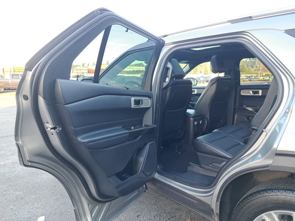 Used 2020 Ford Explorer Limited w/ Class III Trailer Tow Package image 12