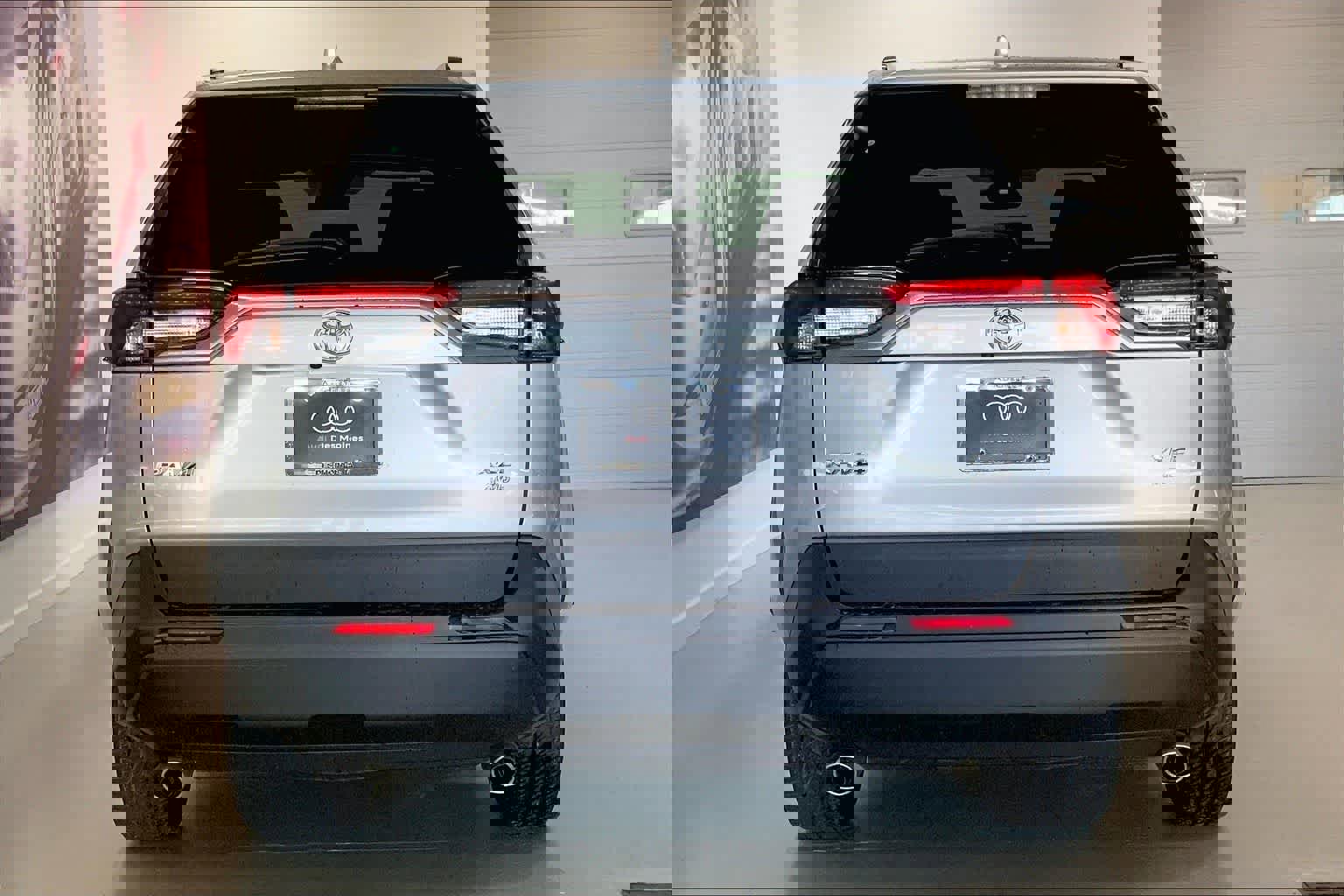 Used 2022 Toyota RAV4 XLE image 5