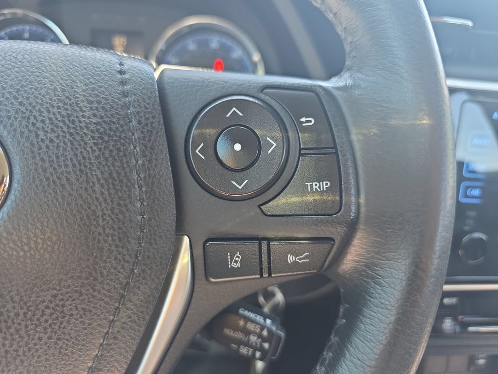 Used 2018 Toyota Corolla SE FWD image 25