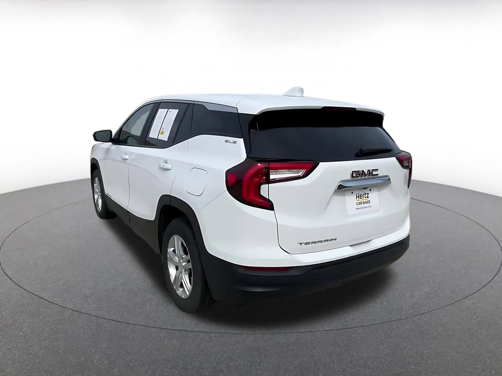 Used 2024 GMC Terrain SLE image 11