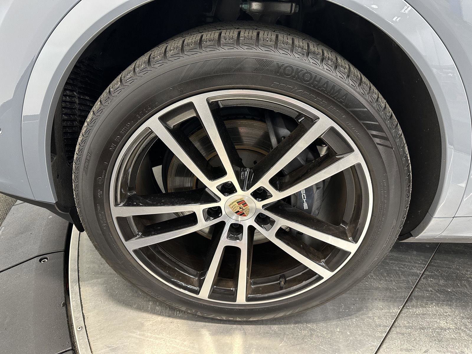 Certified 2025 Porsche Cayenne Coupe image 9