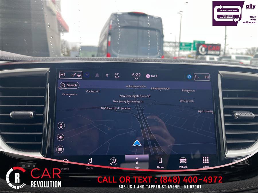 Used 2024 Chrysler Pacifica Limited FWD image 21