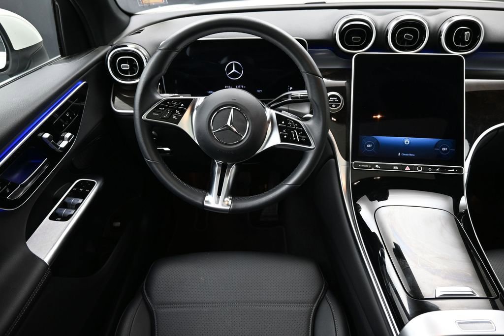 Used 2025 Mercedes-Benz GLC 300 4MATIC image 12