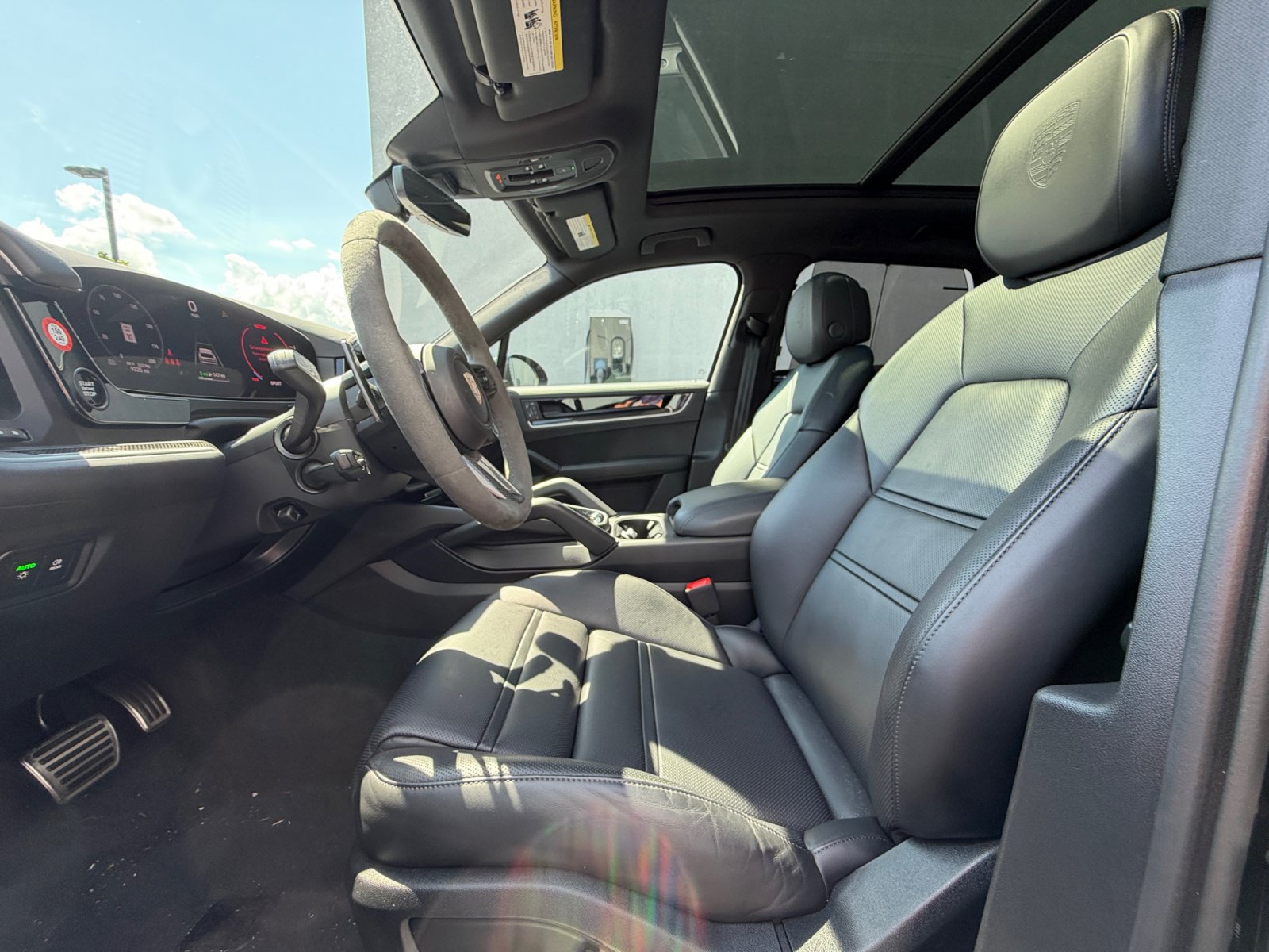 Used 2025 Porsche Cayenne S AWD/4WD image 5
