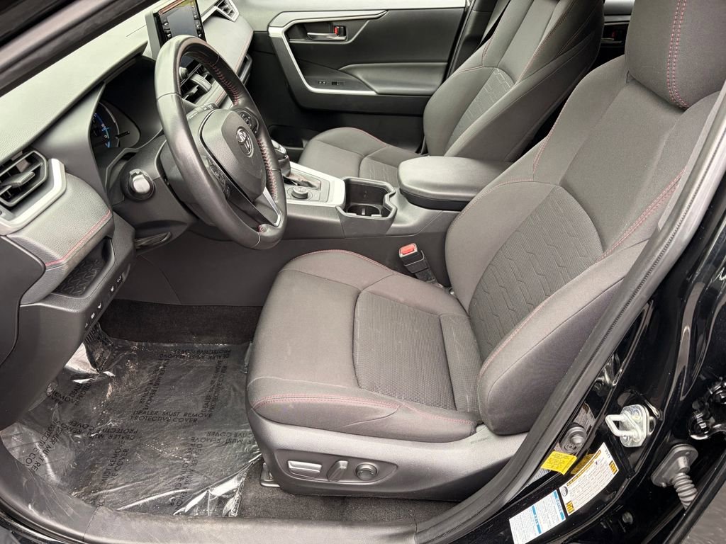 Used 2022 Toyota RAV4 SE w/ Weather & Moonroof Package image 9