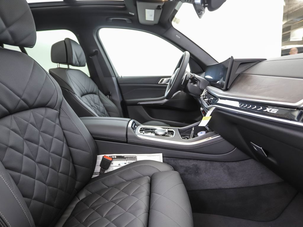 Used 2026 BMW X5 xDrive40i w/ M Sport Package image 30