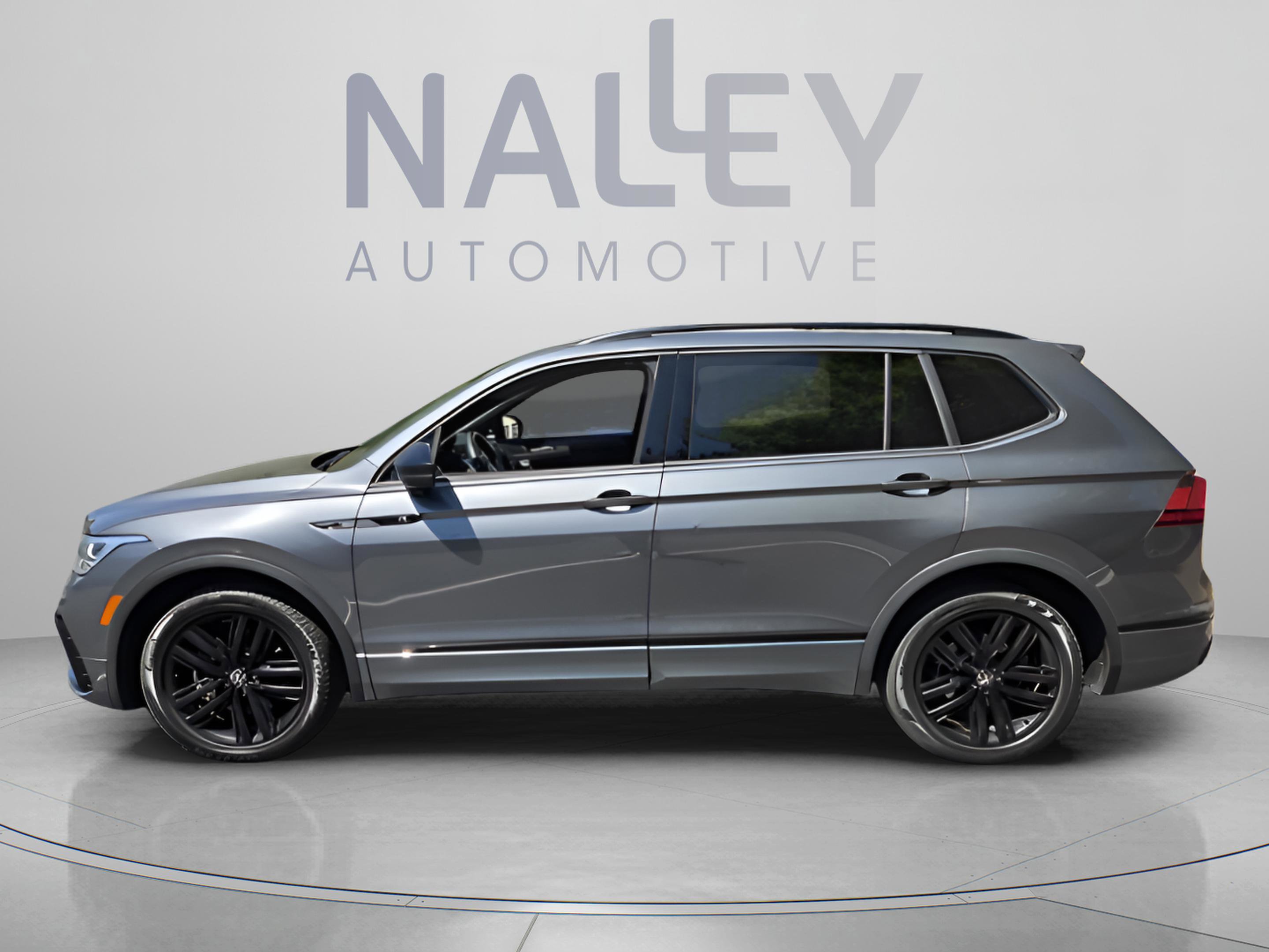 Used 2022 Volkswagen Tiguan SE R-Line FWD image 2