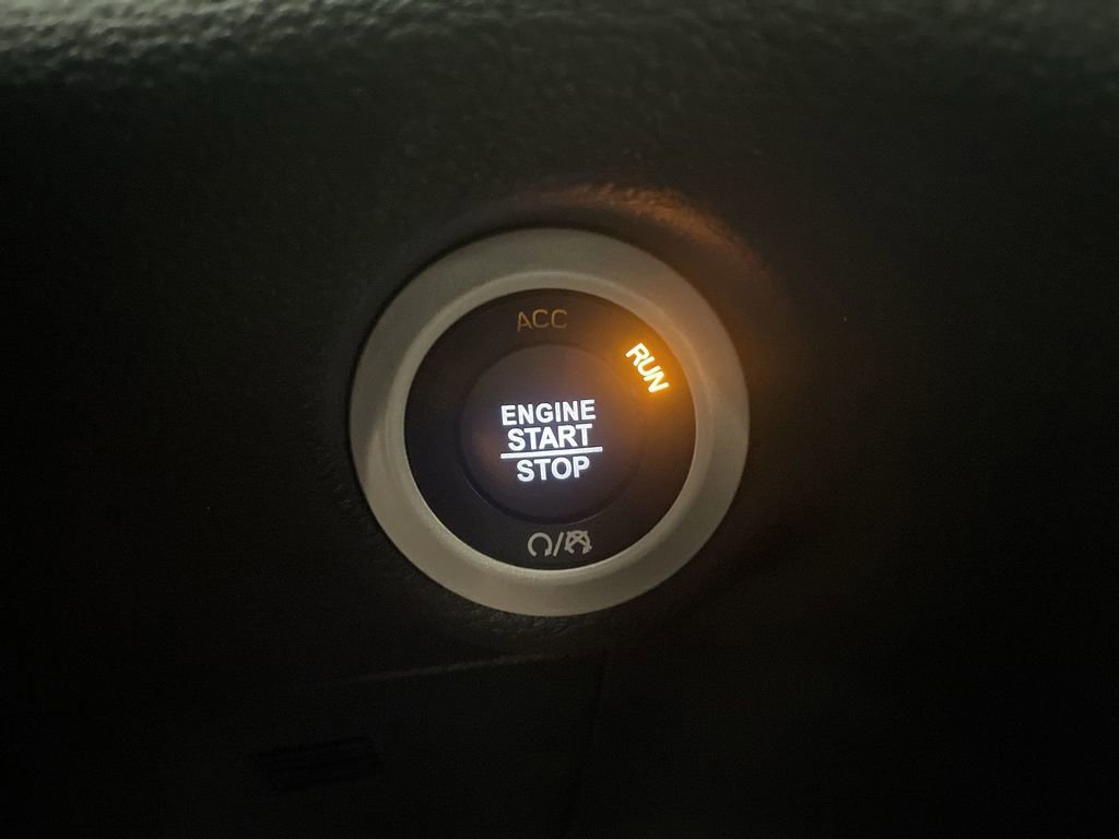 Used 2025 Chrysler Pacifica Select FWD image 10