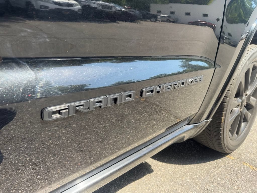 Used 2018 Jeep Grand Cherokee Altitude AWD/4WD image 10