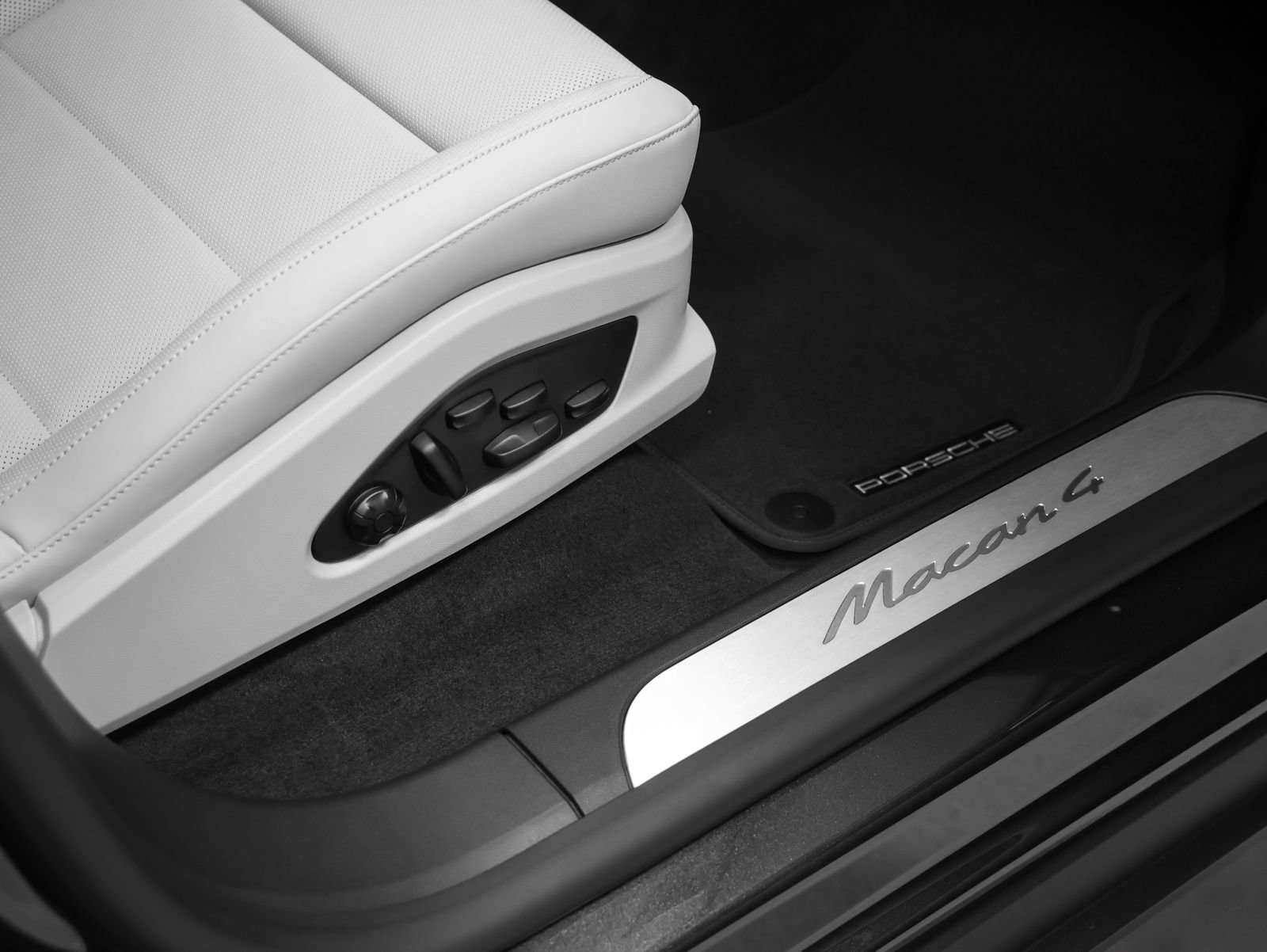 New 2026 Porsche Macan 4 Electric AWD/4WD image 20