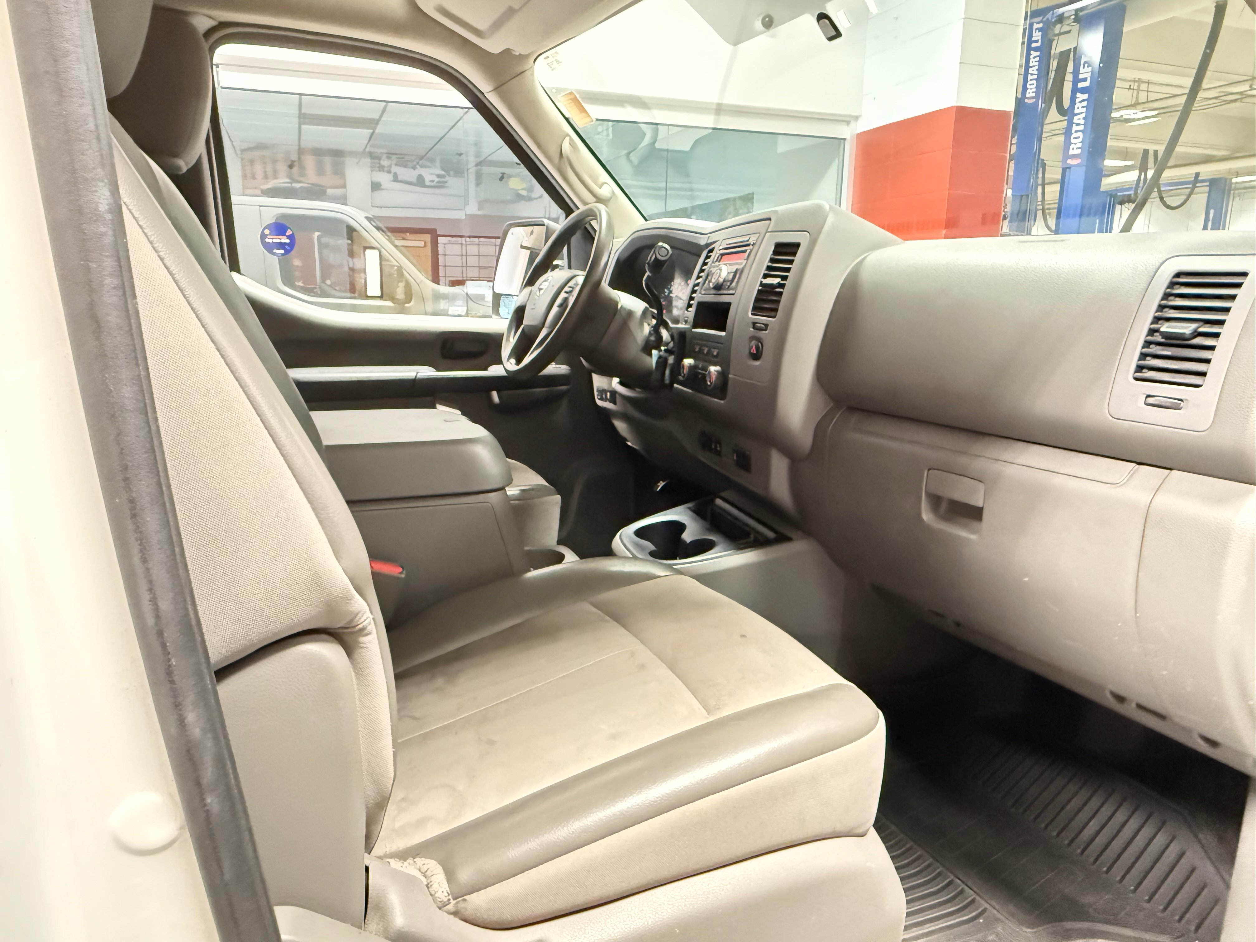 Used 2016 Nissan NV 2500 SV RWD image 20
