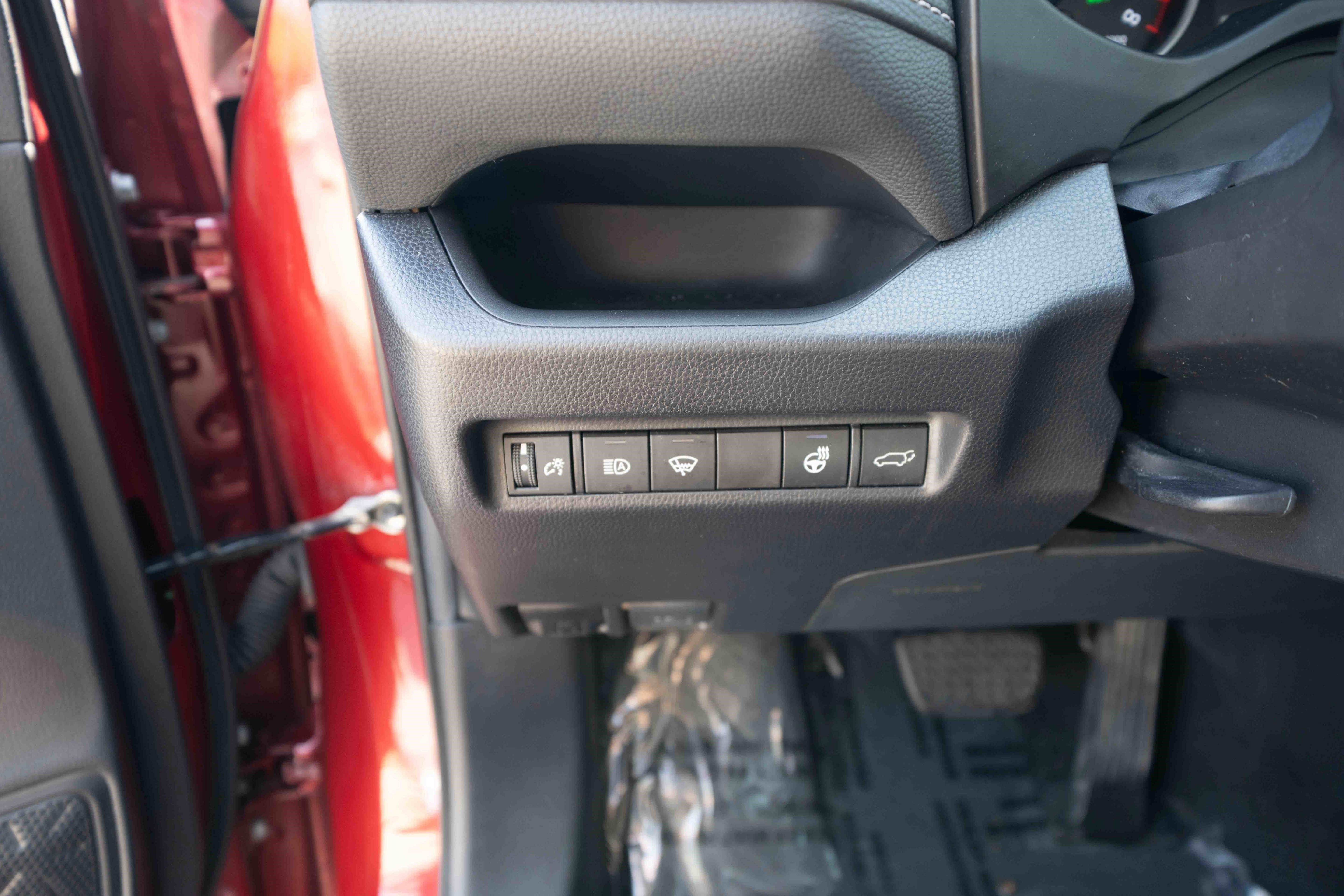 Used 2020 Toyota RAV4 XLE w/ Convenience Package AWD/4WD image 11