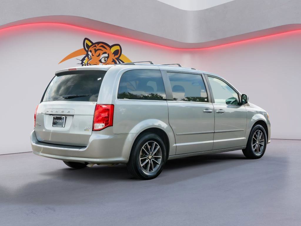 Used 2017 Dodge Grand Caravan SXT FWD image 5