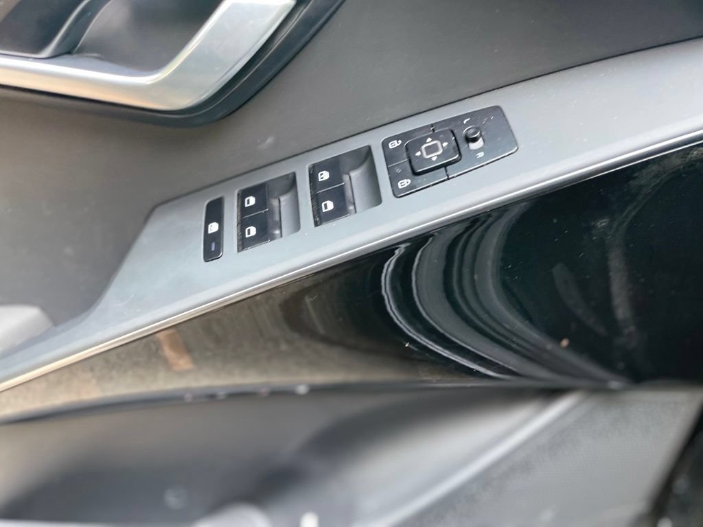 Certified 2024 Kia Niro Wind w/ Wind Preserve Package FWD image 9