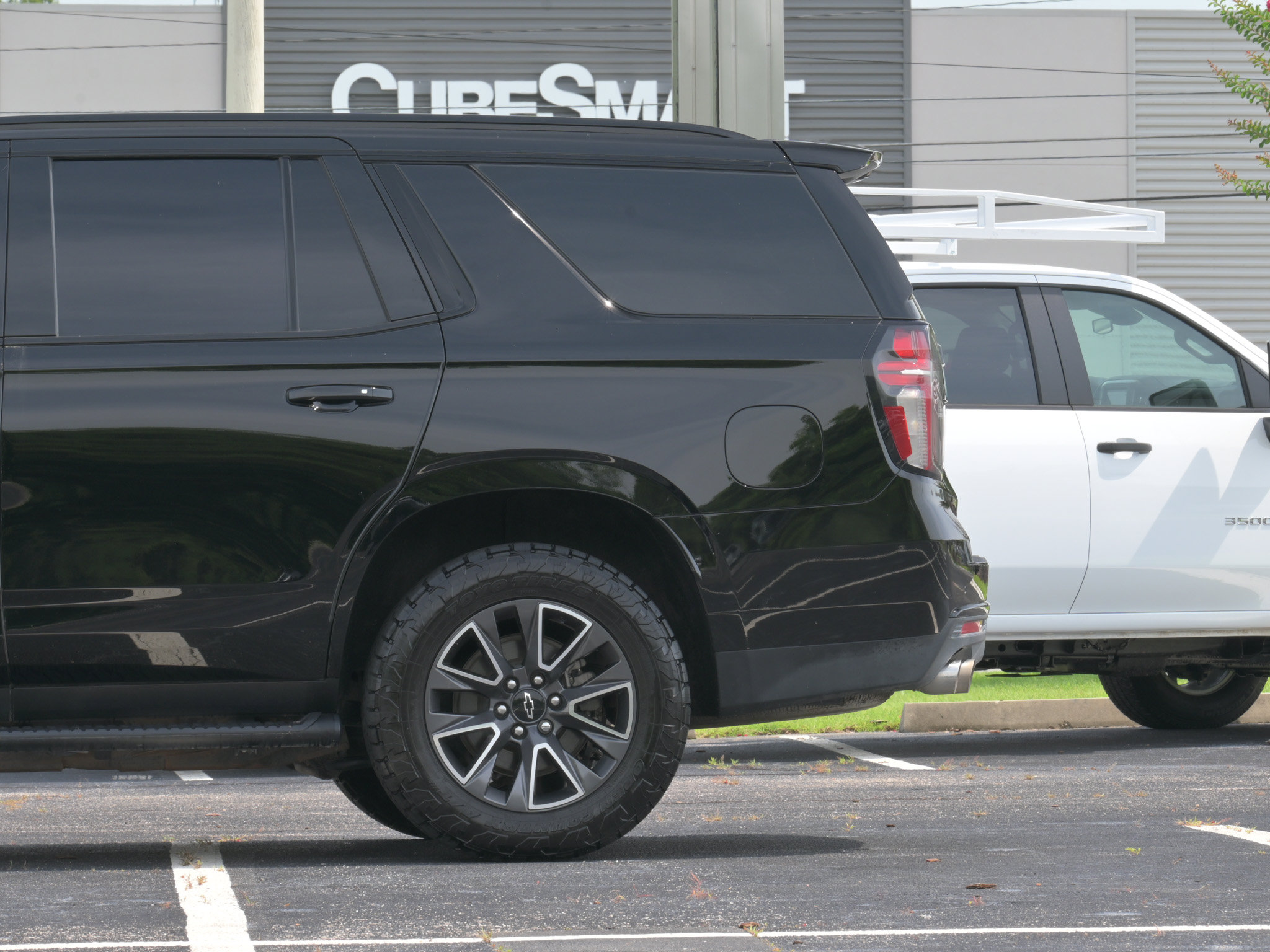Used 2023 Chevrolet Tahoe Z71 w/ Z71 Off-Road Package AWD/4WD image 6