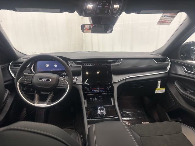 New 2025 Jeep Grand Cherokee Laredo image 7