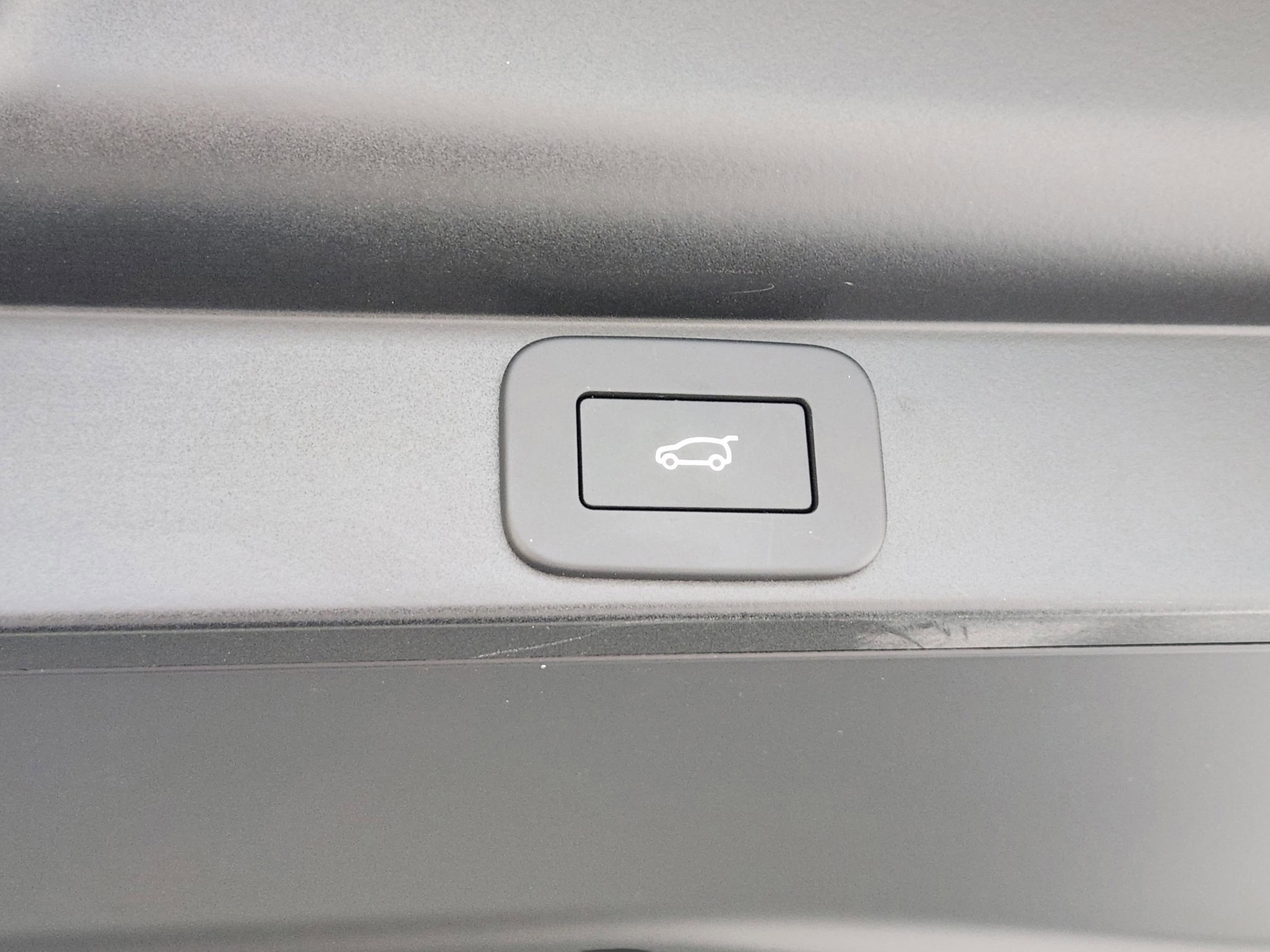 Certified 2025 Land Rover Range Rover SE AWD/4WD image 36