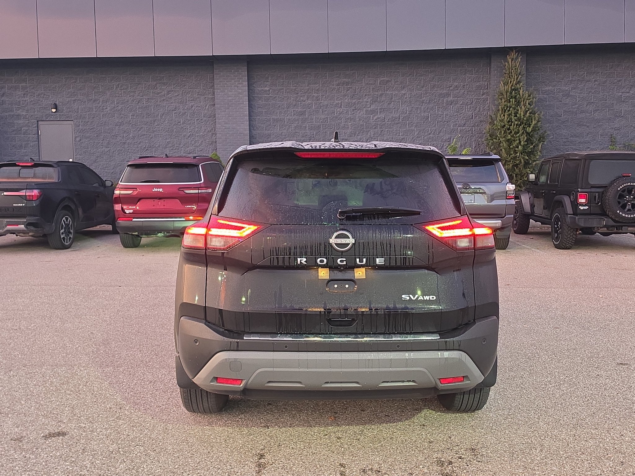 Used 2023 Nissan Rogue SV AWD/4WD image 6