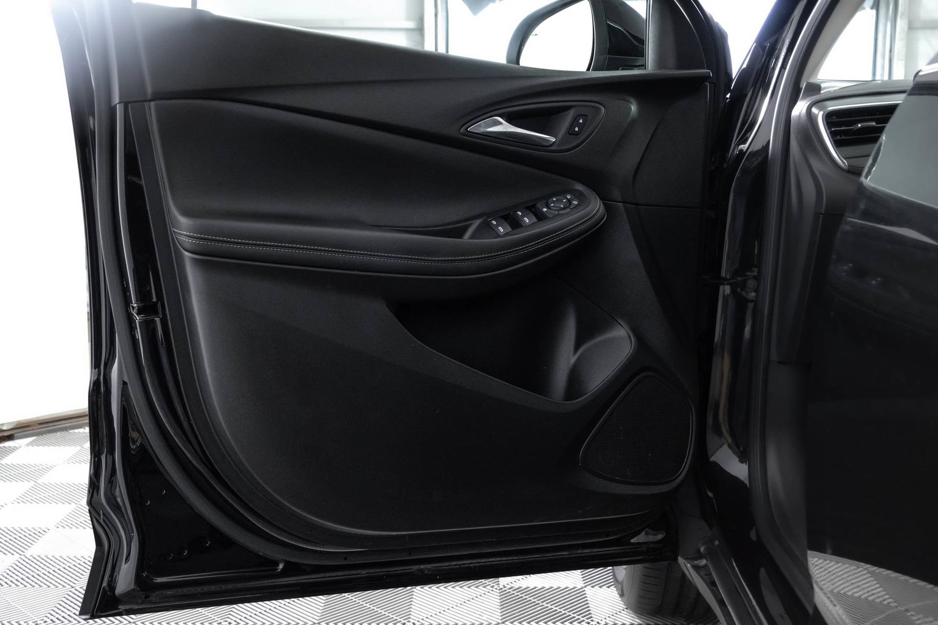 Used 2024 Buick Encore GX Preferred w/ Comfort Package FWD image 32