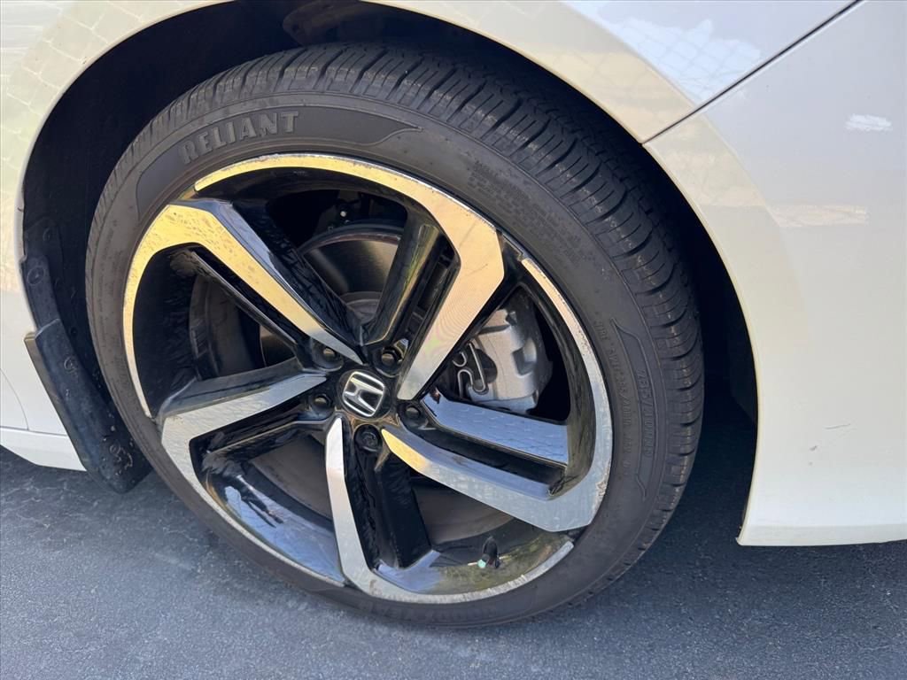 Used 2018 Honda Accord Sport image 2