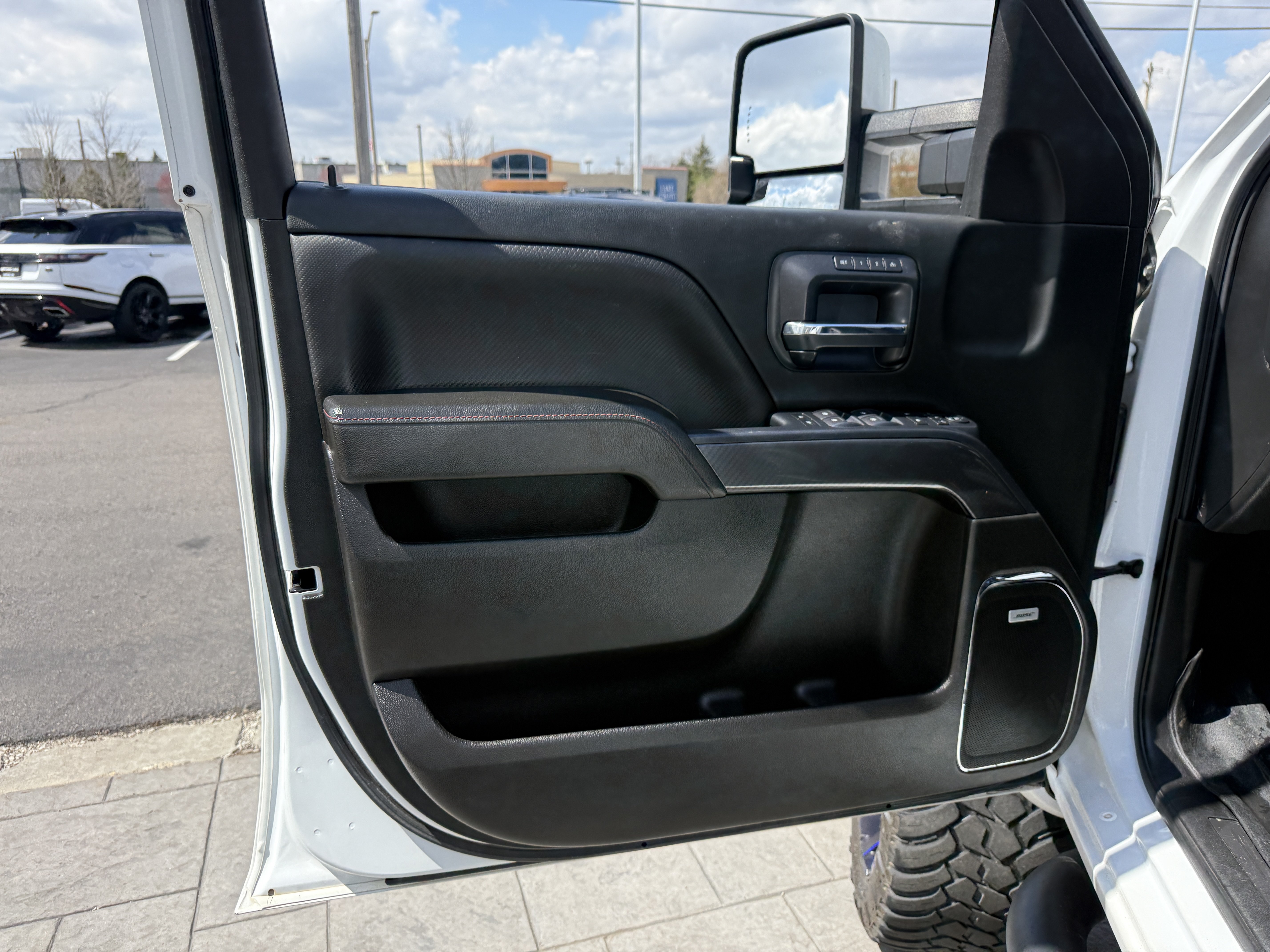 Used 2019 GMC Sierra 2500 SLT w/ All Terrain HD Package AWD/4WD image 12