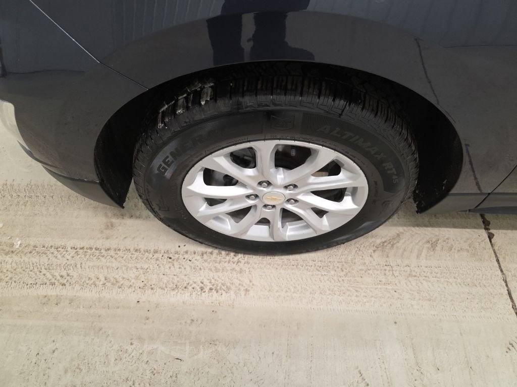 Used 2019 Chevrolet Equinox LT image 2