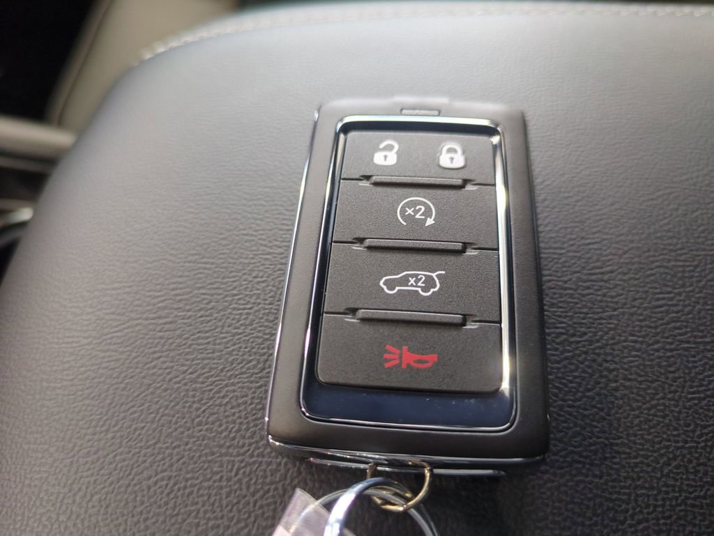 New 2025 Jeep Grand Cherokee Limited image 32