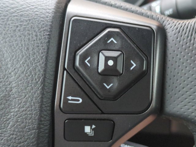 Used 2018 Toyota Tacoma TRD Sport RWD image 25