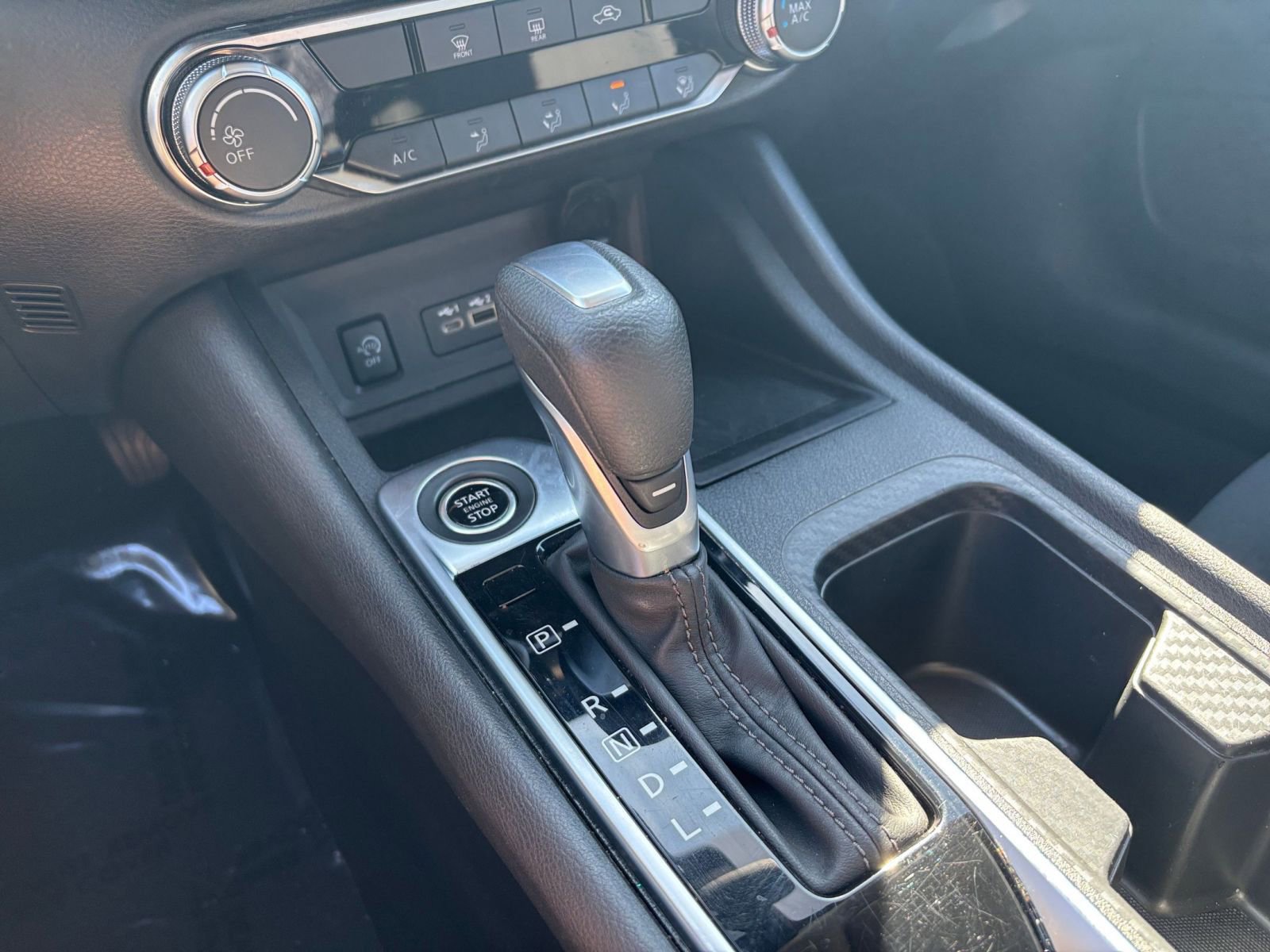 Used 2025 Nissan Sentra SV image 41