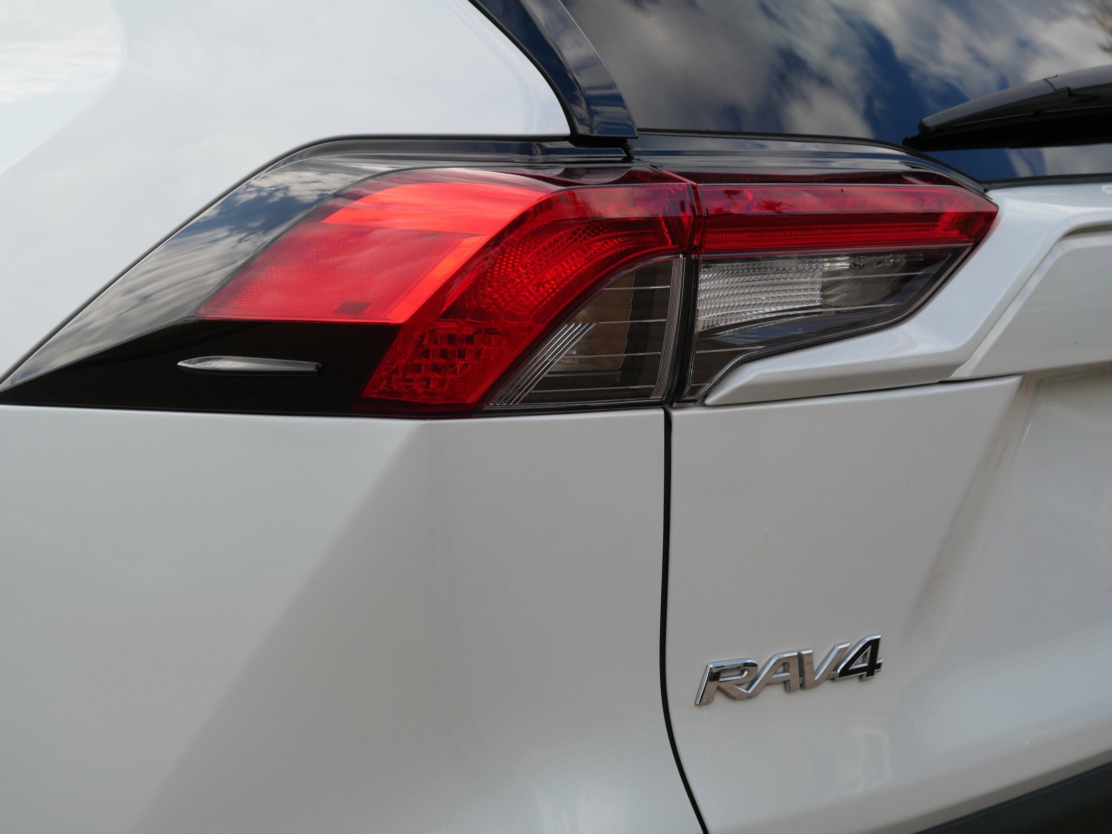 Used 2023 Toyota RAV4 XLE Premium AWD/4WD image 17