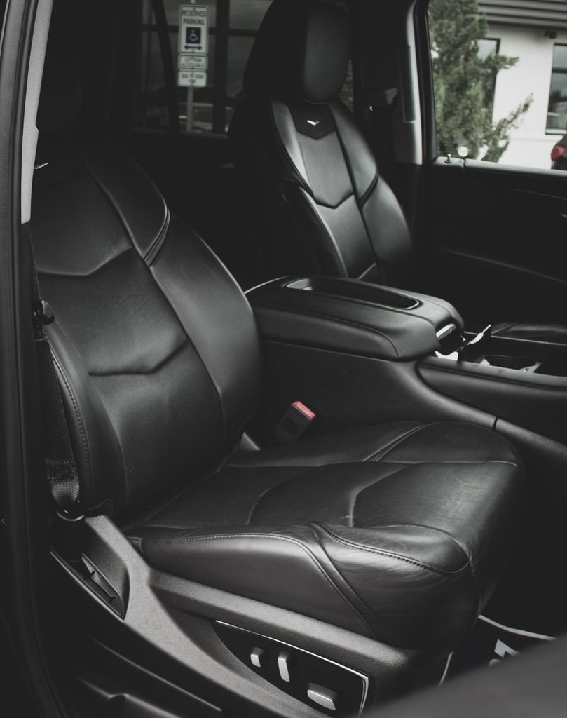 Used 2018 Cadillac Escalade Luxury AWD/4WD image 34