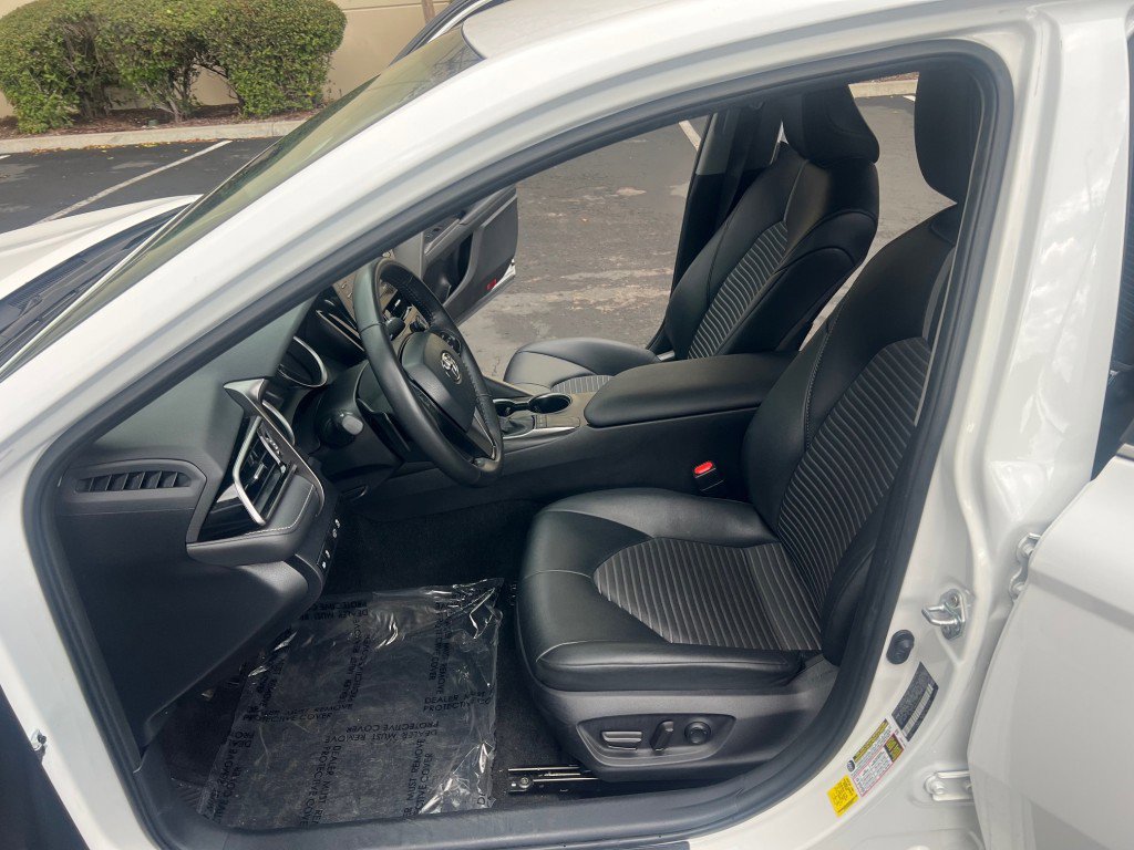 Used 2024 Toyota Camry SE image 11