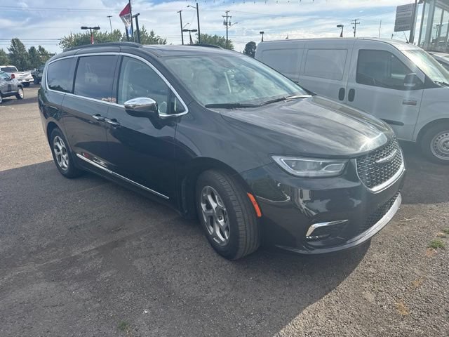 Used 2023 Chrysler Pacifica Limited FWD image 1
