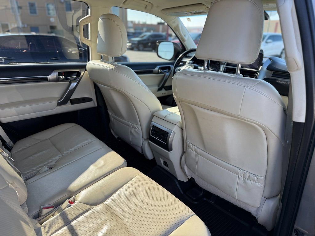Used 2022 Lexus GX 460 Luxury w/ Off Road Package AWD/4WD image 16