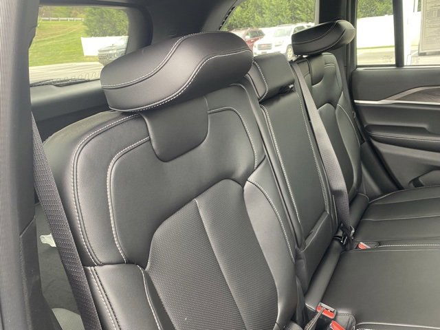 New 2025 Jeep Grand Cherokee Limited image 32