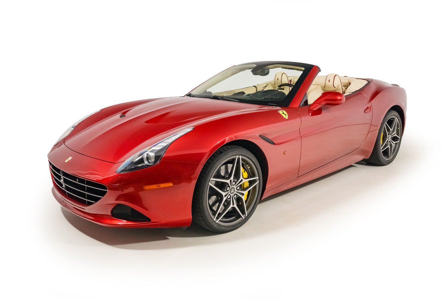 Used 2015 Ferrari California T RWD image 11