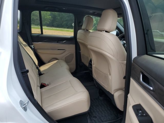 Used 2023 Jeep Grand Cherokee Limited AWD/4WD image 23