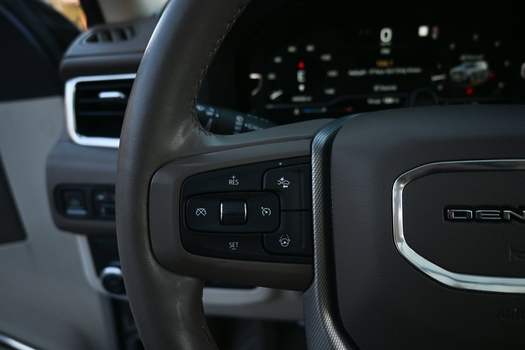 Used 2023 GMC Yukon Denali w/ Denali Reserve Package image 11