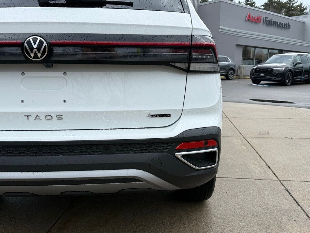 New 2026 Volkswagen Taos SE image 14