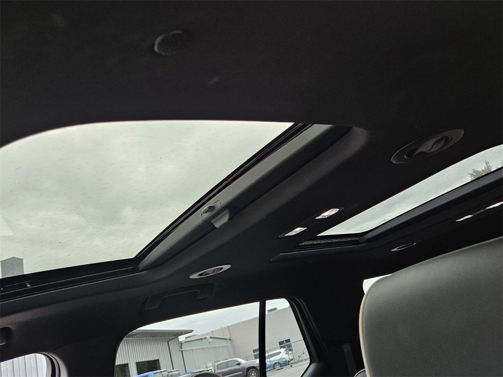 Certified 2023 Chevrolet Traverse Premier image 3