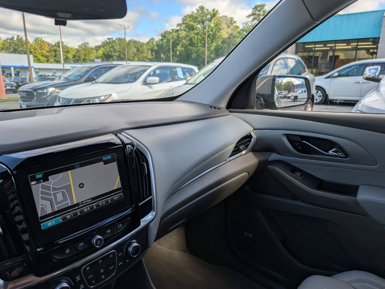 Used 2018 Chevrolet Traverse LT FWD image 31