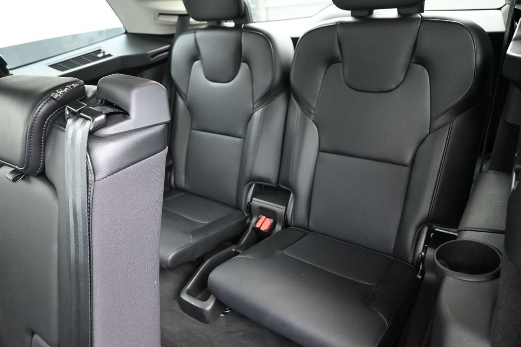 Certified 2022 Volvo XC90 T5 Momentum FWD image 14