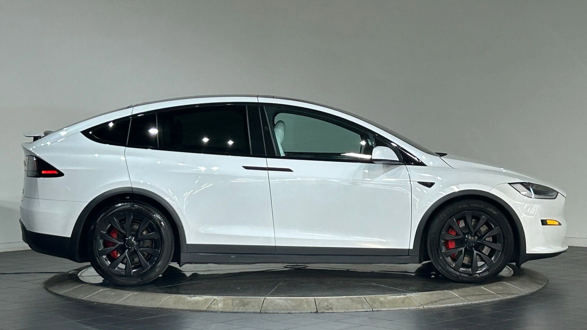 Used 2023 Tesla Model X Plaid image 12