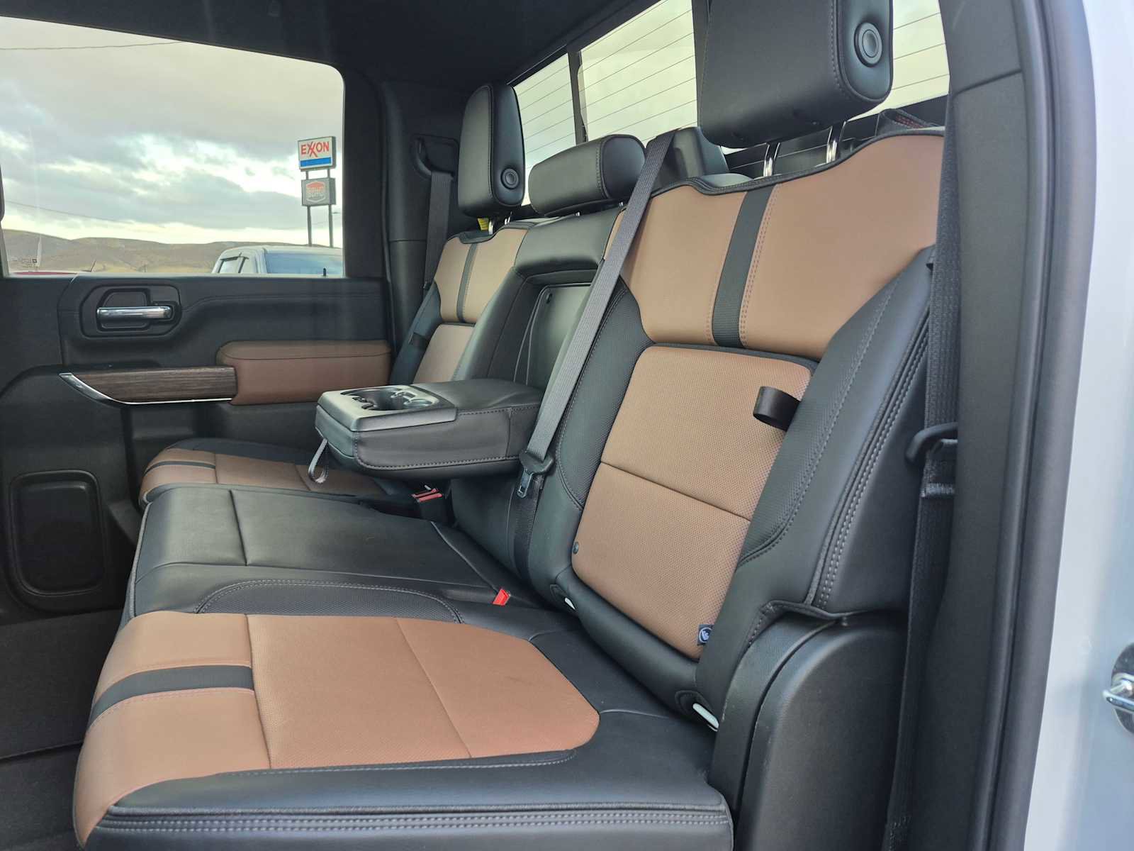 Used 2021 Chevrolet Silverado 2500 High Country w/ Technology Package image 31