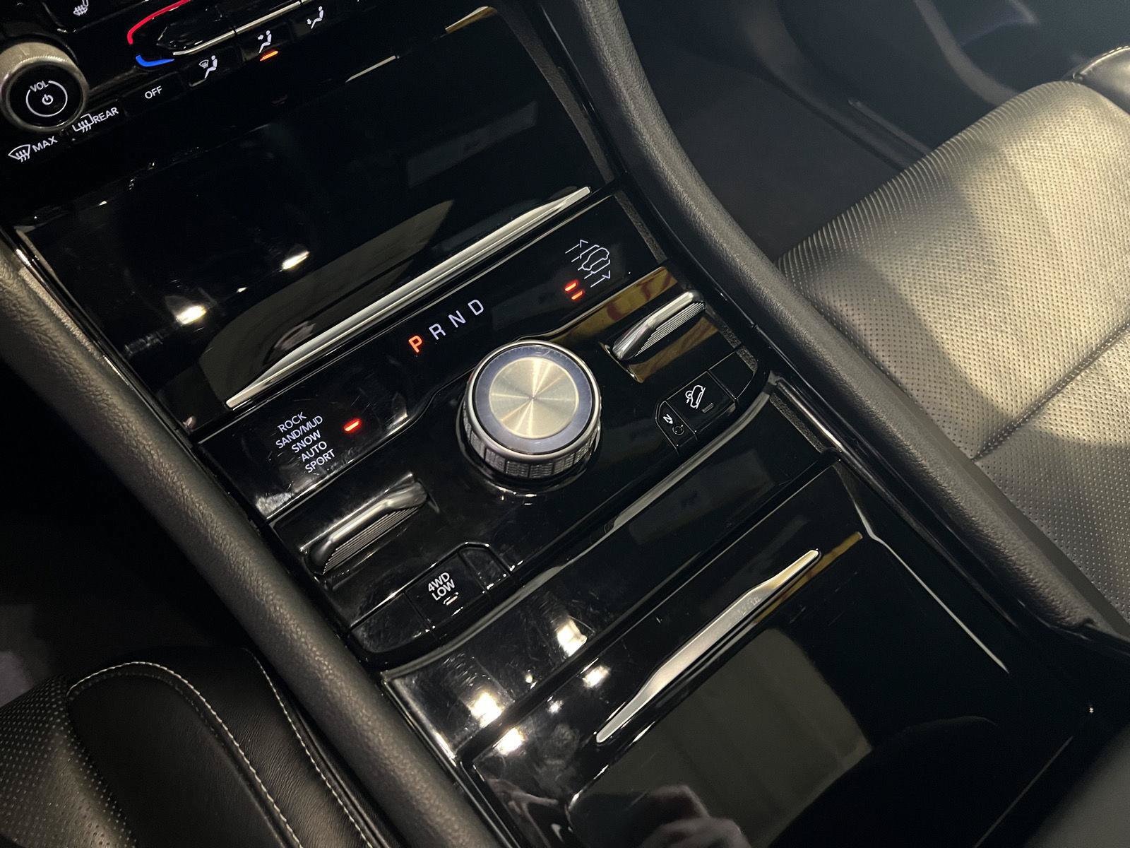 Used 2024 Jeep Grand Cherokee Overland w/ Luxury Tech Group IV AWD/4WD image 72